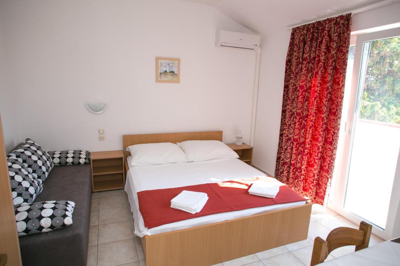 Apartments Ostrea - Mimoza โนวาลยา ภายนอก รูปภาพ