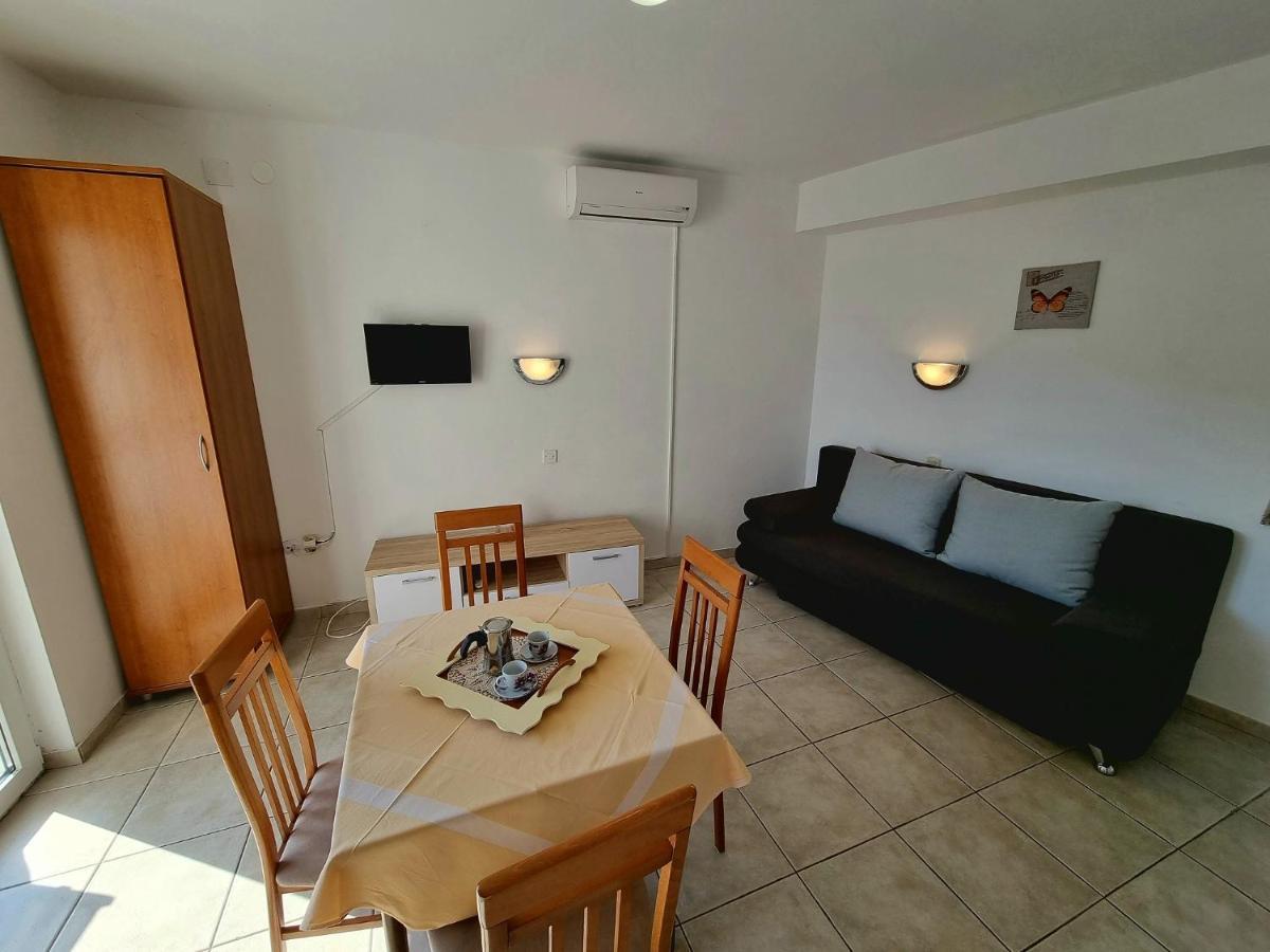 Apartments Ostrea - Mimoza โนวาลยา ภายนอก รูปภาพ
