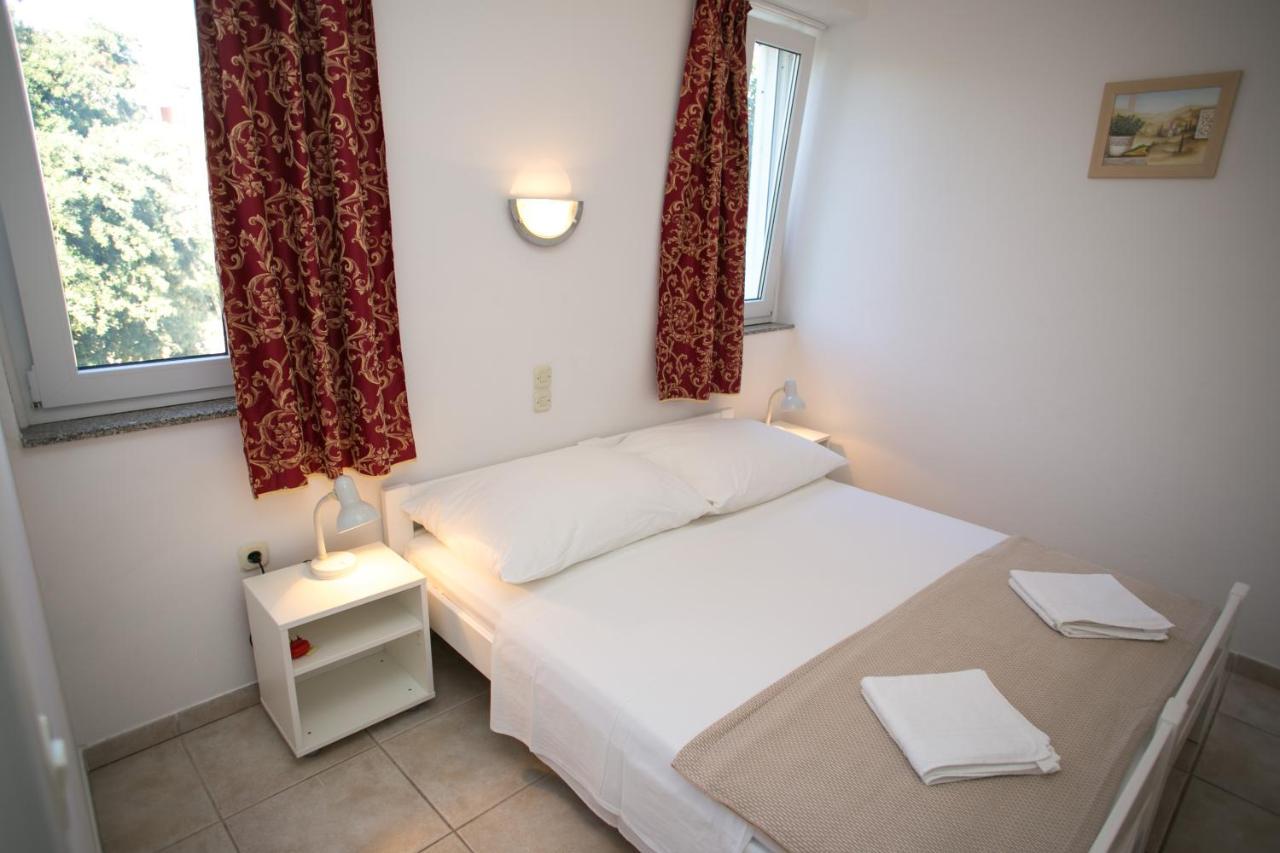 Apartments Ostrea - Mimoza โนวาลยา ภายนอก รูปภาพ