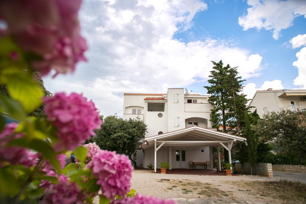 Apartments Ostrea - Mimoza โนวาลยา ภายนอก รูปภาพ
